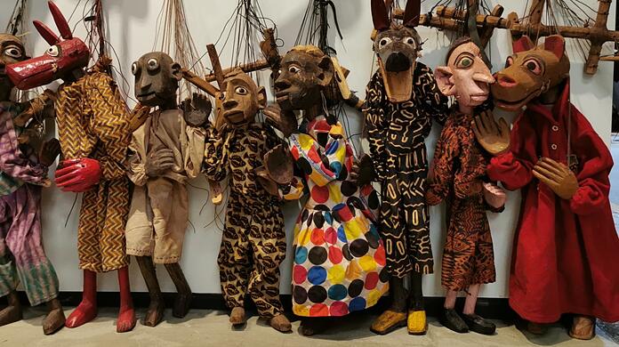Die Marionetten der Fondation Festival sur le Niger aus Mali haben für die erfreulich "theatralischen" Seiten der documenta gesorgt. Über die Figuren werden Mythen und Legenden des afrikanischen Landes vermittelt, die Compagnie Sogolon gibt diese Tradition an heutige Generationen weiter.