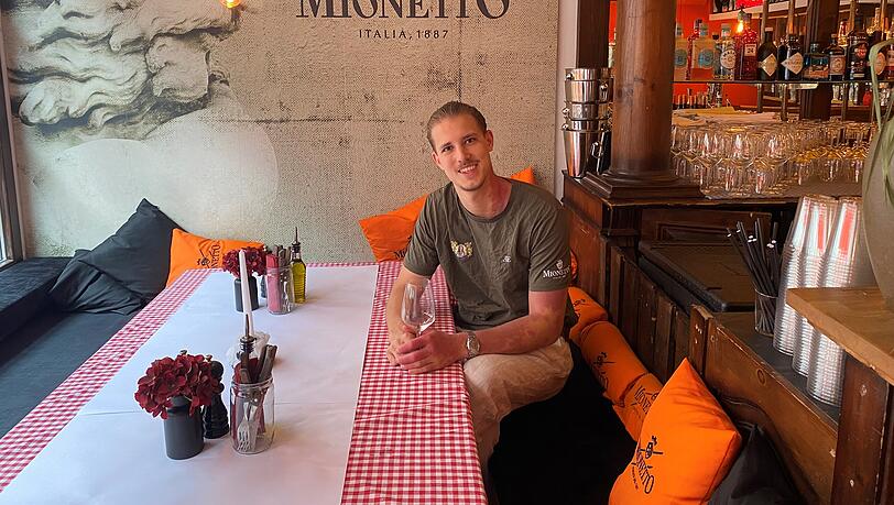 Darius Faltenbacher bietet während der Sommermonate in der Stazione di Bufala Mozzarella, Schinken und Wein aus Italien an. Im Oktober zieht dann wieder die Gärtnerplatzalm ein.