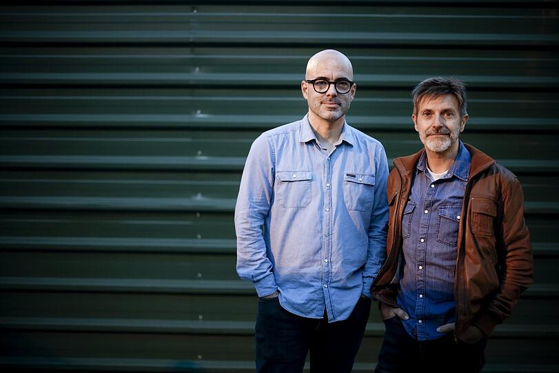 Keine Scheu vor hartem Stoff: „El Mundo“-Journalist Rodrigo Terrasa (li.) und der in Spanien populäre Zeichner Paco Roca.