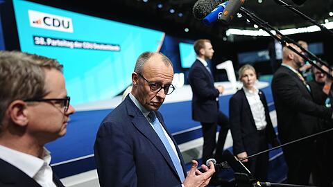 Kanzler und CDU-Chef Friedrich Merz will die Delegierten beim Parteitag in Stuttgart von seinem Reformkurs &uuml;berzeugen.
