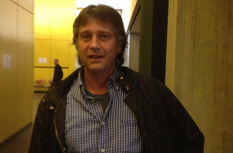 Der Angeklagte Josef B. (47) vor dem Münchner Amtsgericht. Vom Hundetritt wurde er freigesprochen. Aber für eine Beleidigung muss er zahlen.