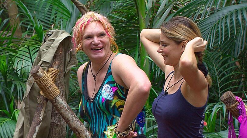 Olivia Jones und Claudelle Deckert (r.) können darüber nur Lachen.