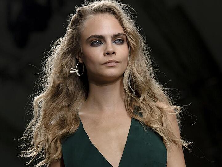 Cara Delevingne auf dem Laufsteg