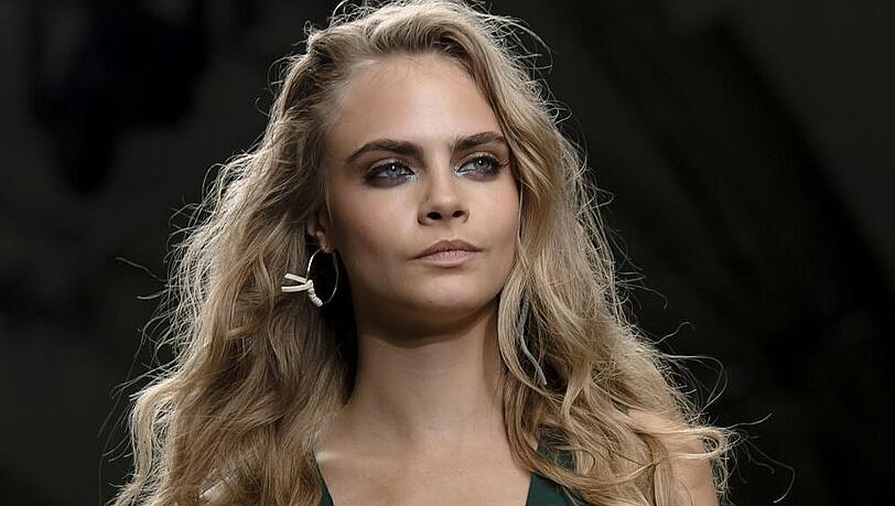 Cara Delevingne auf dem Laufsteg Cara Delevingne auf dem Laufsteg
