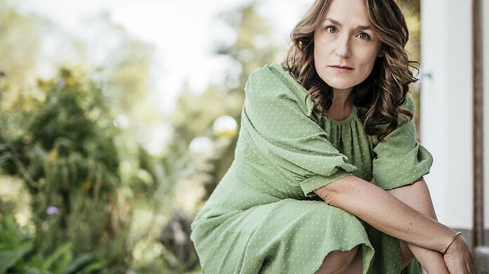 Schauspielerin Judith Toth doubelt heuer Michaela Kaniber.