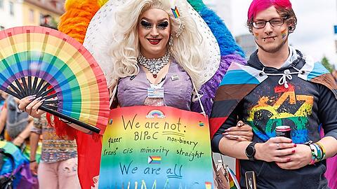 CSD-Demonstration mit Dragqueen Zoey Rachel Pride (l.) im Rahmen der N&uuml;rnberger Prideweek 2023.