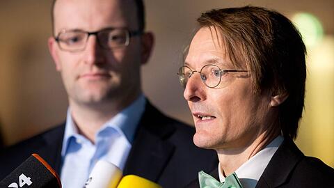 Sie haben sich überraschend geeinigt: Jens Spahn (CDU, links) und Karl Lauterbach (SPD), die Unterhändler in Sachen Gesundheitssystem.