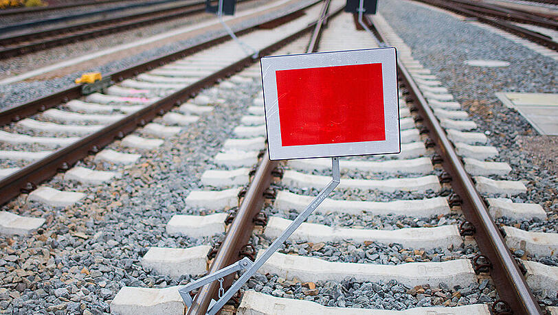 Die Bahnstrecke zwischen Ingolstadt und Petershausen wird zur Dauerbaustelle. Die Bahnstrecke zwischen Ingolstadt und Petershausen wird zur Dauerbaustelle.