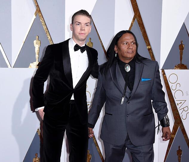 Will Poulter und Arthur Redcloud