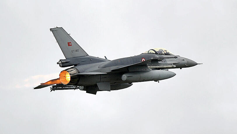 Die türkische Luftwaffe hat erneut Ziele in Syrien bombardiert. Die türkische Luftwaffe hat erneut Ziele in Syrien bombardiert.