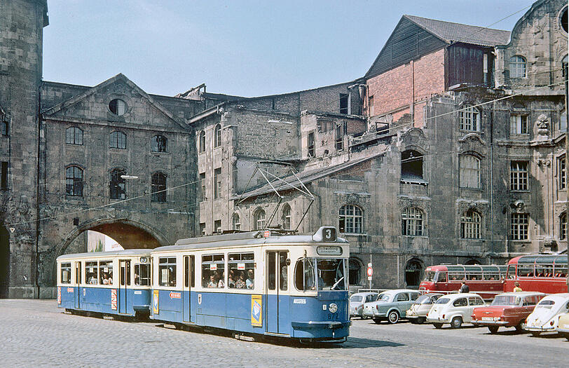Eine Münchner Straßenbahn im Jahr 1964.