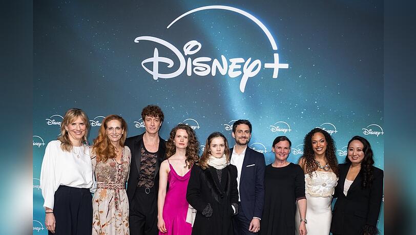Disney+ setzt 2026 verstärkt auf deutsche Produktionen und Schauspieler, u.a. Daniel Donskoy, Marlene Tanczik und Lea Drinda (3. bis 5.v.l.). Disney+ setzt 2026 verstärkt auf deutsche Produktionen und Schauspieler, u.a. Daniel Donskoy, Marlene Tanczik und Lea Drinda (3. bis 5.v.l.).