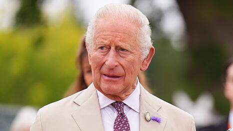 K&ouml;nig Charles wehrt sich gegen Behauptungen von Charles Spencer.