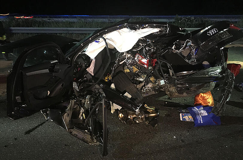 Trümmerfeld auf der A3: Am späten Mittwochabend waren hier mehrere Fahrzeuge an drei Unfällen beteiligt. Die Bilder aus Erlangen.