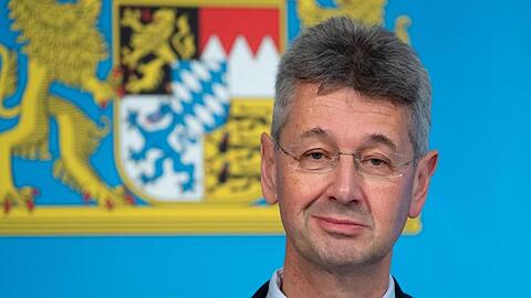 Bayerns Kultusminister Michael Piazolo hat den Distanzunterricht einfach ganz abgesagt.