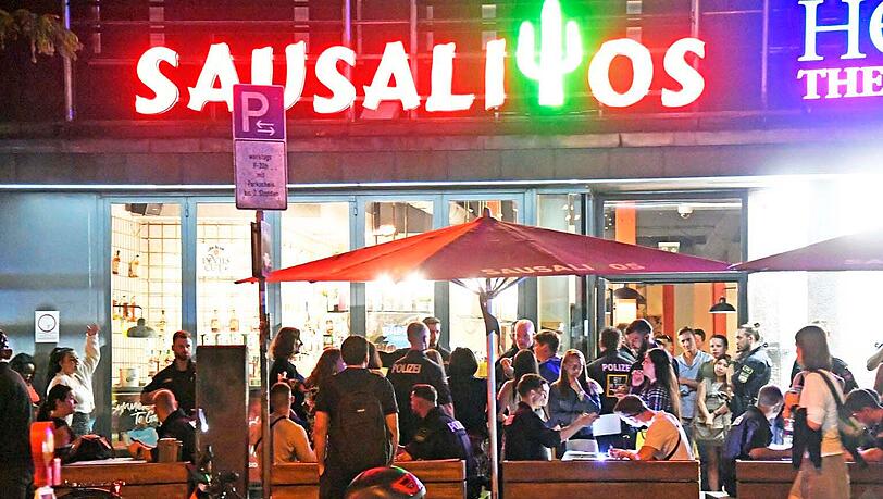 Im Streit mit einem anderen Mann zückt ein 35-Jähriger ein Messer.