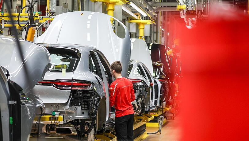 Der Auftragsbestand in der deutschen Industrie wächst - dank einer Erholung in der Autobranche. (Archivbild)