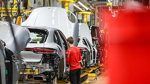 Der Auftragsbestand in der deutschen Industrie wächst - dank einer Erholung in der Autobranche. (Archivbild)