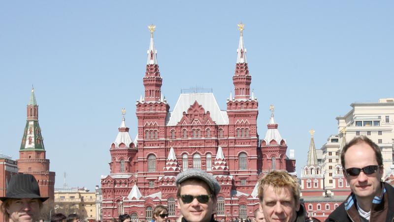 Die Mitglieder der Toten Hosen machen einen Ausflug auf den Roten Platz in Moskau. Die Mitglieder der Toten Hosen machen einen Ausflug auf den Roten Platz in Moskau.