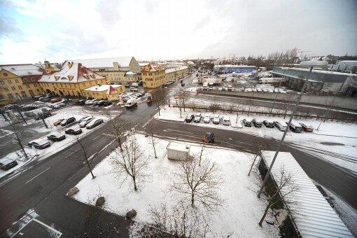 Blick aus Kontorhaus 2: Am rechten Bildrand verläuft der Standort der neuen Halle.