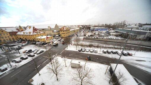 Blick aus Kontorhaus 2: Am rechten Bildrand verläuft der Standort der neuen Halle. Blick aus Kontorhaus 2: Am rechten Bildrand verläuft der Standort der neuen Halle.