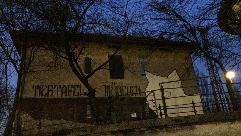 Das Gebäude der Tiertafel in der Implerstraße 1 ist in die Jahre gekommen.