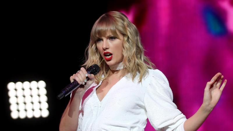"Folklore" heißt das neue Album von Taylor Swift. "Folklore" heißt das neue Album von Taylor Swift.