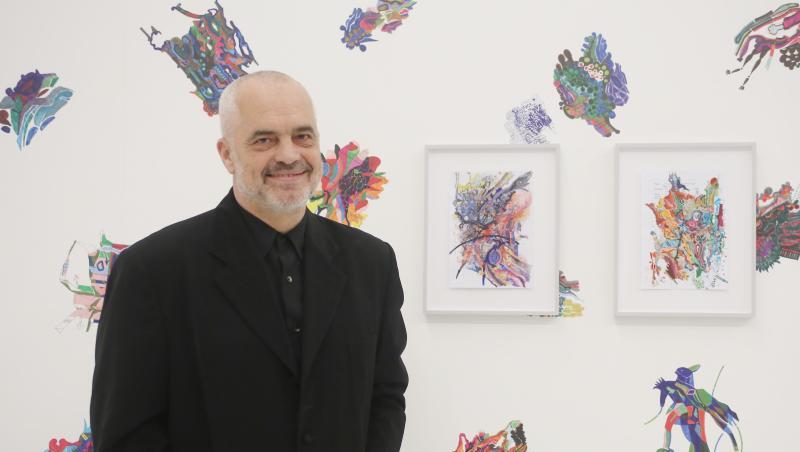 Albaniens Ministerpräsident Edi Rama vor seinem Werk. Albaniens Ministerpräsident Edi Rama vor seinem Werk.