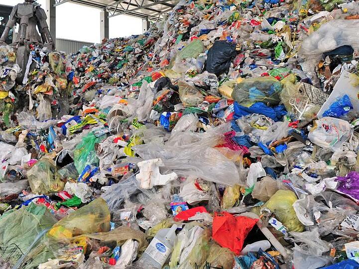 Vor einem halben Jahr trat ein Gesetz in Kraft, das die Kosten fürs Recycling von Verpackungsmüll fairer verteilen soll. Viele Unternehmen ziehen noch nicht richtig mit.