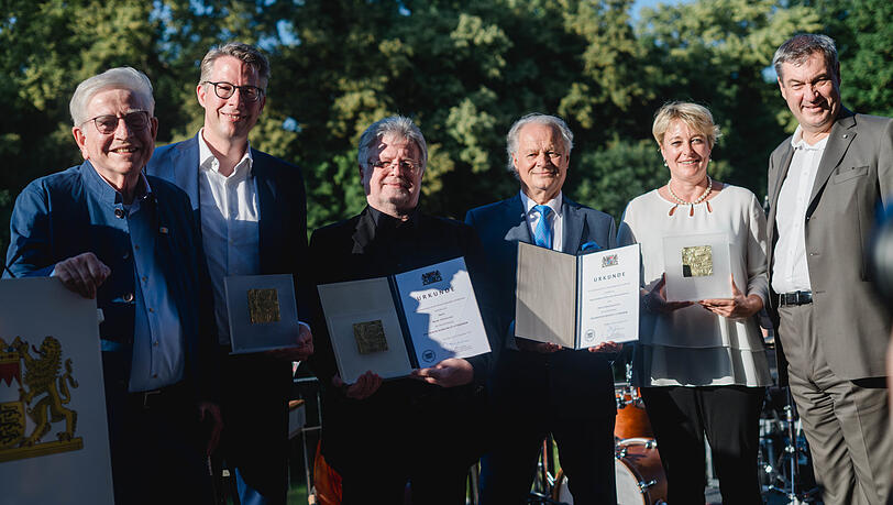Thomas Goppel (links), Markus Blume, Bernd Schweinar, Ludwig Baumann und Cornelia von Kerssenbrock mit Markus Söder auf der Terrasse des Hauses der Kunst. Thomas Goppel (links), Markus Blume, Bernd Schweinar, Ludwig Baumann und Cornelia von Kerssenbrock mit Markus Söder auf der Terrasse des Hauses der Kunst.