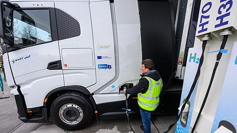 Der Schwerlastverkehr gilt als wichtiger Einsatzbereich f&uuml;r Wasserstoff. (Archivbild)