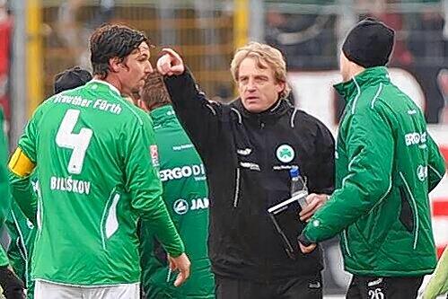 Neuer Trainer, frischer Wind: Mike Büskens (Mitte) kommt bei Greuther Fürth prima an.