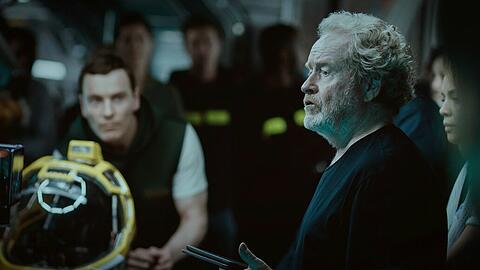 Dass es eine höhere Macht im Universum gibt, davon ist Ridley Scott überzeugt: "Ich glaube allerdings nicht, dass ein Schöpfer unbedingt ein weiser alter Mann mit langem Bart ist."