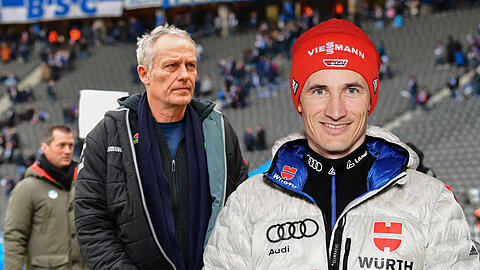 Martin Schmitt (r.) ist im Schnitt fünf- bis sechsmal pro Saison im Stadion.