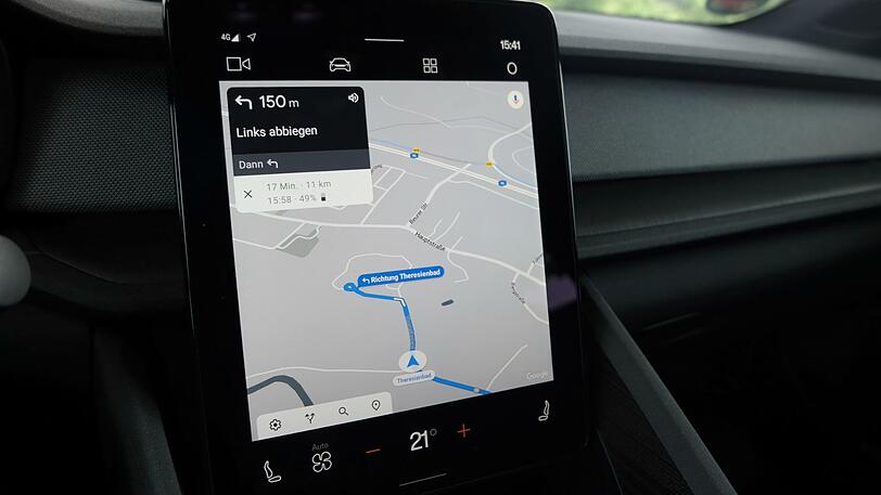 Vom Smartphone bekannt: Das Infotainment-System basiert komplett auf Google Android, die Navigation übernimmt folgerichtig Google Maps.