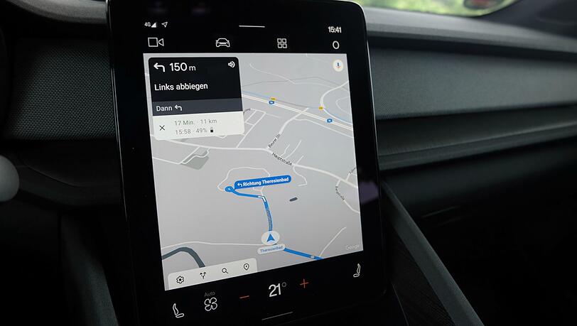 Vom Smartphone bekannt: Das Infotainment-System basiert komplett auf Google Android, die Navigation übernimmt folgerichtig Google Maps. Vom Smartphone bekannt: Das Infotainment-System basiert komplett auf Google Android, die Navigation übernimmt folgerichtig Google Maps.