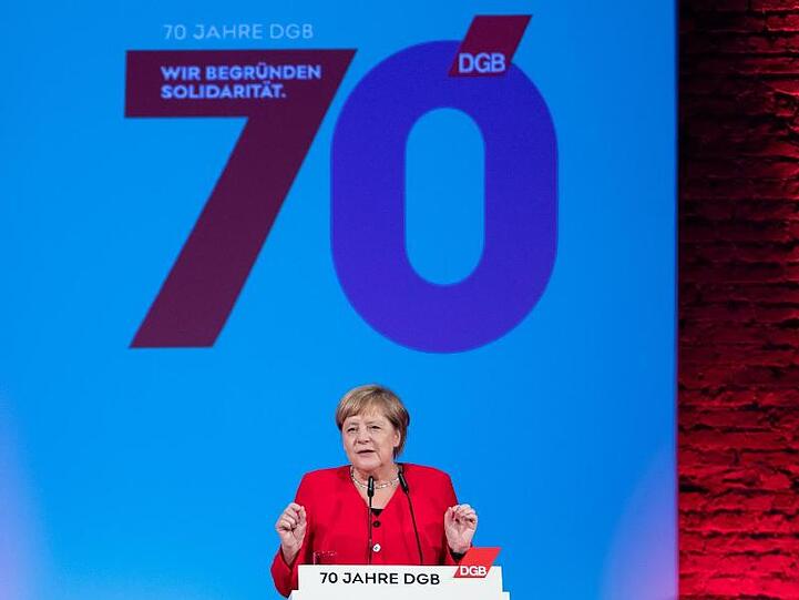 Bundeskanzlerin Angela Merkel (CDU) spricht beim Festakt des Deutschen Gewerkschaftsbundes (DGB).