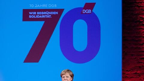 Bundeskanzlerin Angela Merkel (CDU) spricht beim Festakt des Deutschen Gewerkschaftsbundes (DGB).