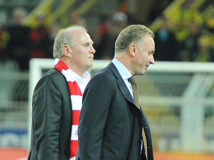 Bayern-Präsident Uli Hoeneß (l) und der Vorstands-Vorsitzende Karl-Heinz Rummenigge