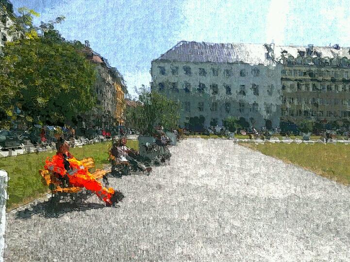 Ruhender Rotfleck: Ein Müllmann genießt auf einer Parkbank den sonnigen Marienhof. Im Hintergrund rechts das Dallmayr-Haus