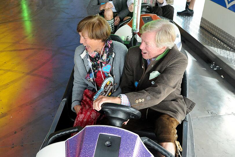 Rosi Mittermaier und Prinz Poldi von Bayern im Autoscooter