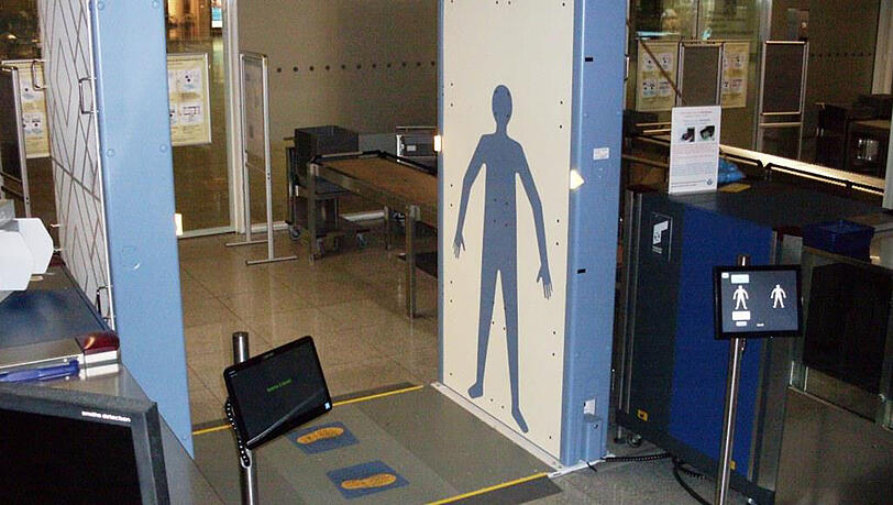 Am Münchner Flughafen kommen nun dauerhaft Nacktscanner zum Einsatz. Am Münchner Flughafen kommen nun dauerhaft Nacktscanner zum Einsatz.