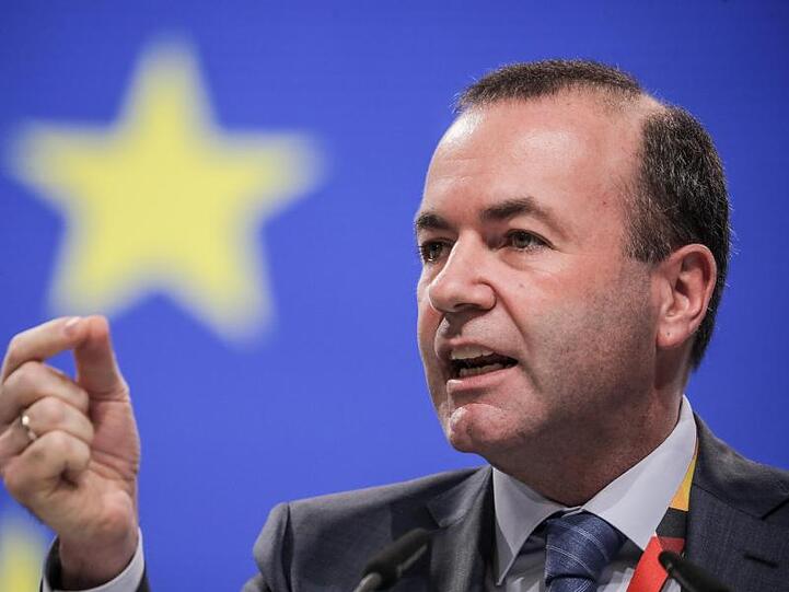 Manfred Weber (CSU), Spitzenkandidat der EVP für das Amt des EU-Kommissionspräsidenten, spricht beim CDU-Bundesparteitag. Foto: Kay Nietfeld/Archiv