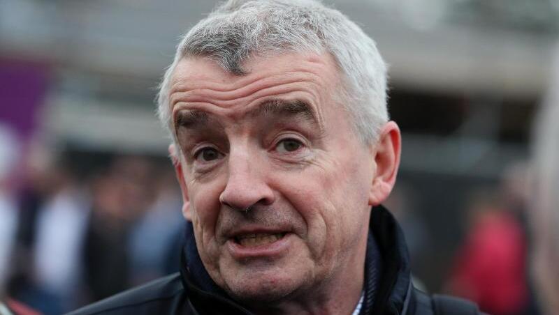 Ryanair-Chef Michael O'Leary: "Es werden generell Männer muslimischen Glaubens sein.". Ryanair-Chef Michael O'Leary: "Es werden generell Männer muslimischen Glaubens sein.".