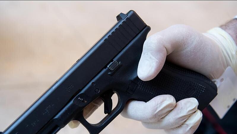 Überfall auf Wettbüro: Der Täter bedrohte einen Mitarbeiter mit einer Schusswaffe. (Symbolbild)