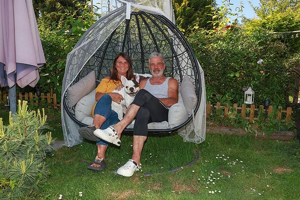 Die beiden Camper und ihr Hund Emma. Die beiden Camper und ihr Hund Emma.