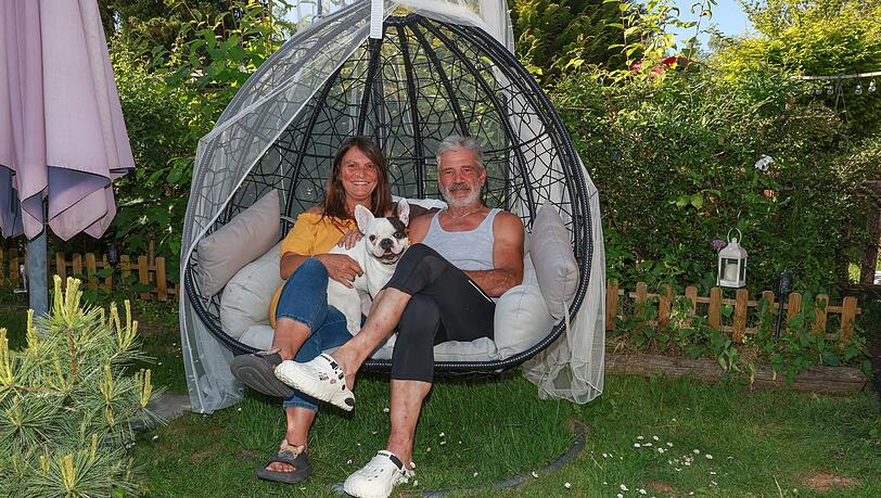 Die beiden Camper und ihr Hund Emma. Die beiden Camper und ihr Hund Emma.