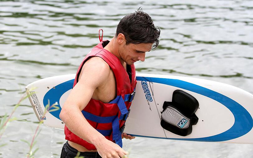 Christopher SchindlerLöwen auf Wasserski: Die Spieler des TSV 1860 wechseln im Trainingslager in Bad Häring kurz einmal die Sportart.