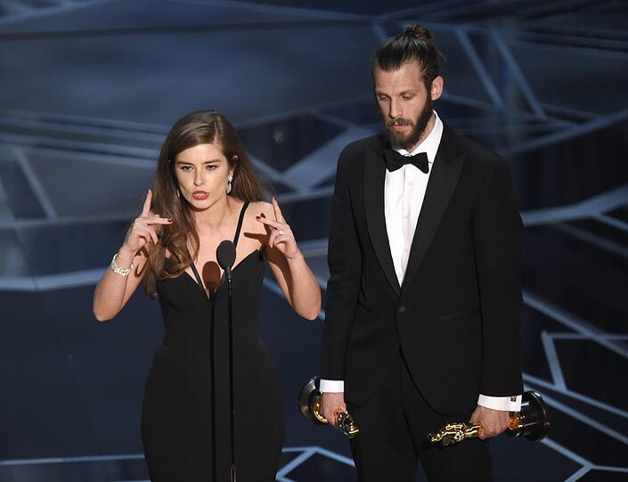 Rachel Shenton und Chris Overton holen den Oscar für den besten Kurzfilm "The Silent Child"