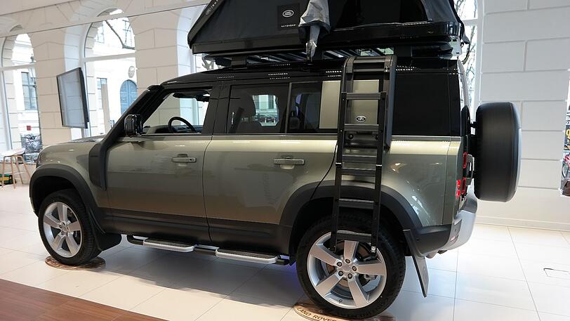Inklusive Reservereifen ist der neue Defender 110 knapp über fünf Meter lang.